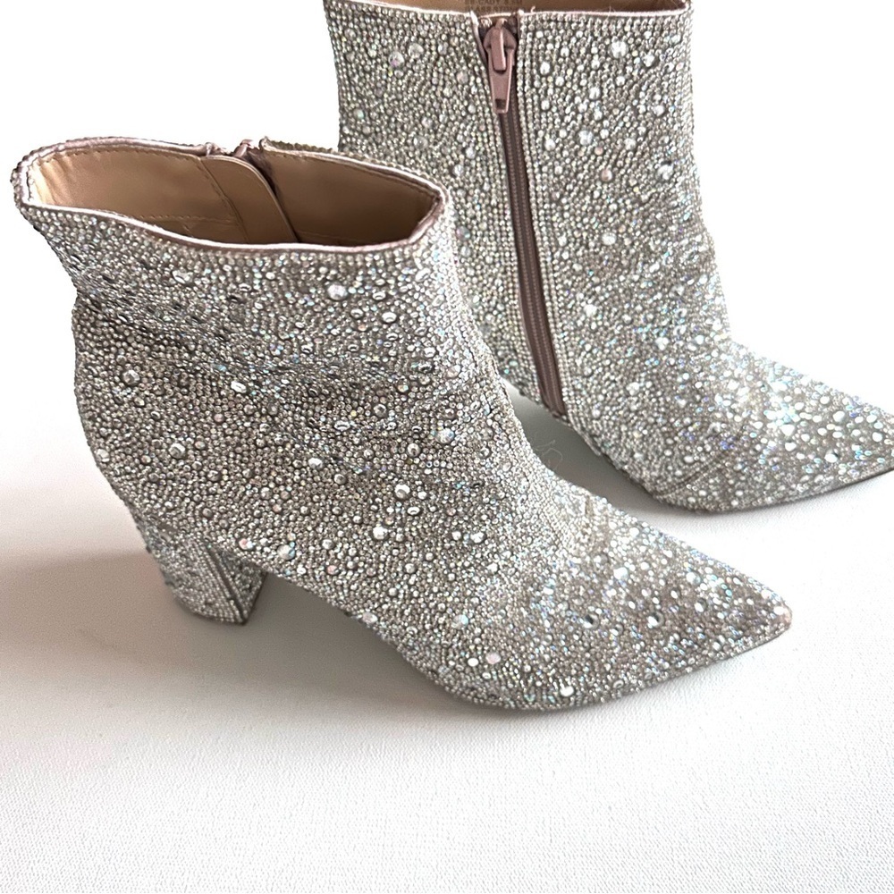 Betsey Johnson SB-Cady 8.5M Glittering Silver Heeled Booties - Picture 4 of 7